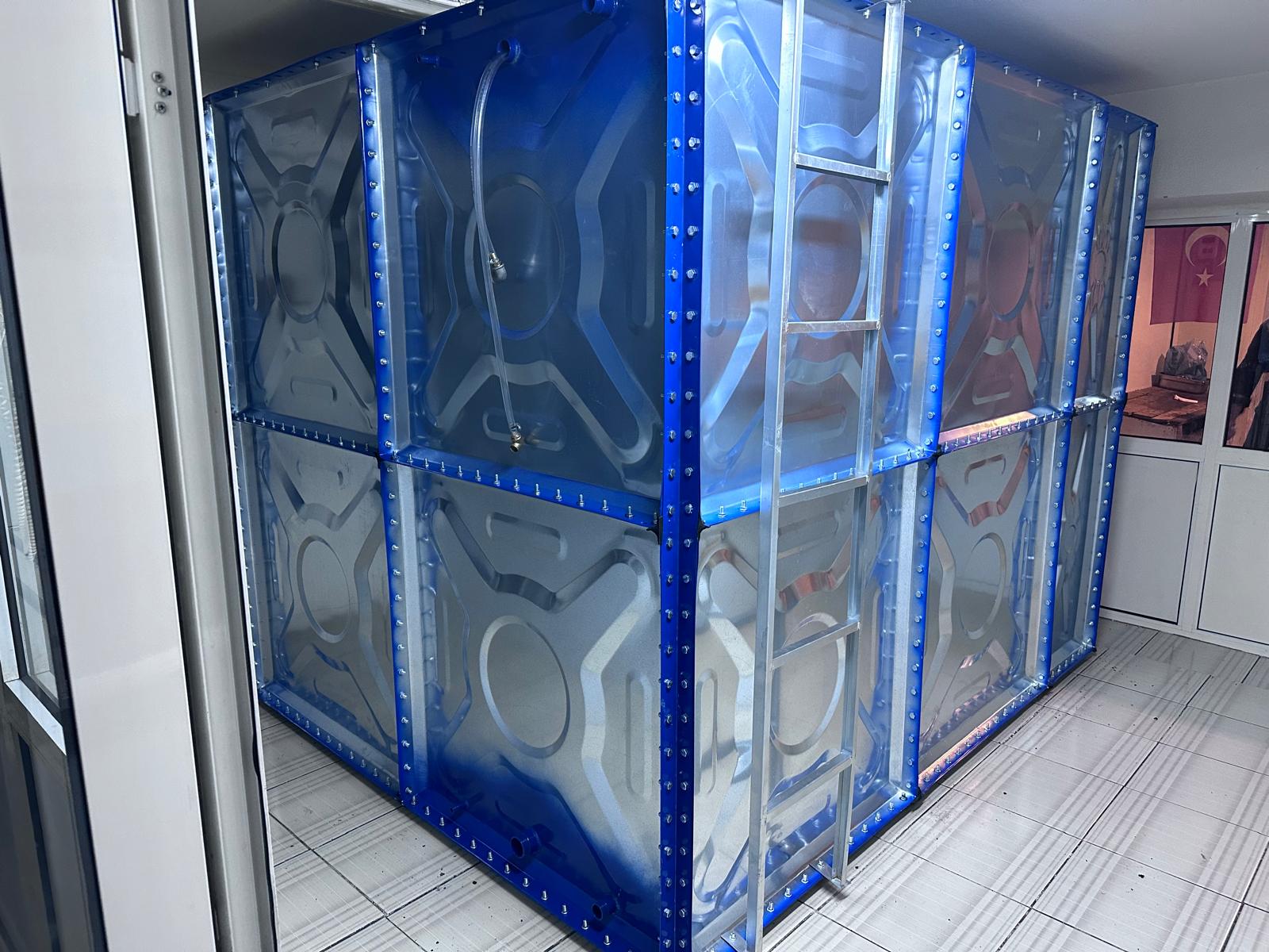 Mavi epoksi kaplı özel renk modüler su deposu uygulaması